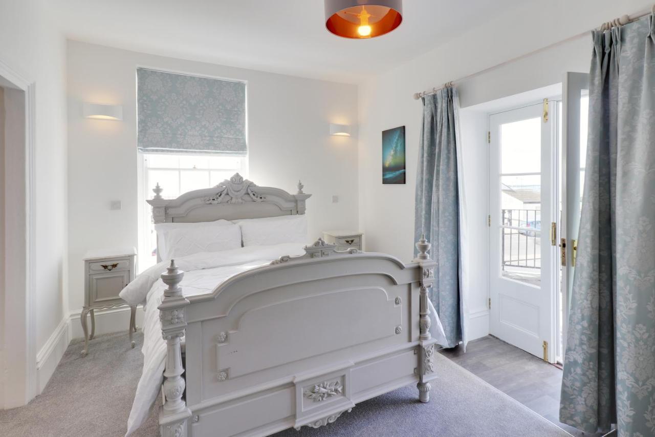 Master Accommodation Suite 2 Sea View With Balcony Hastings Exteriér fotografie