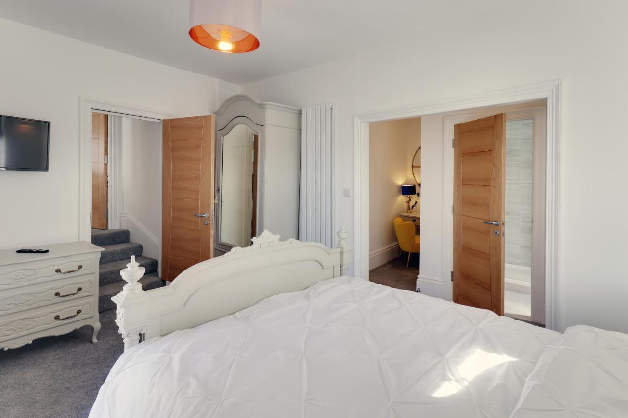 Master Accommodation Suite 2 Sea View With Balcony Hastings Exteriér fotografie