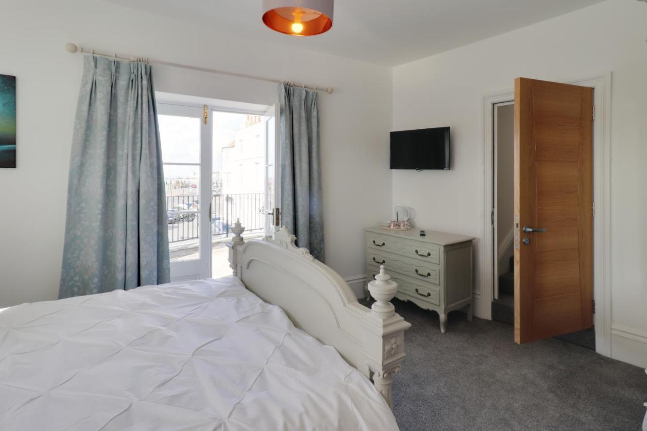 Master Accommodation Suite 2 Sea View With Balcony Hastings Exteriér fotografie